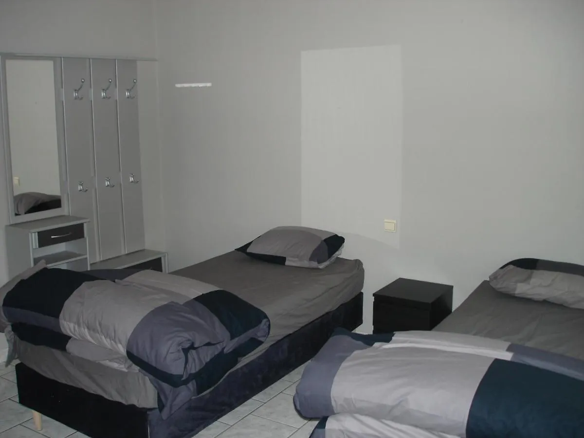 Appartement Courcelles 0*,