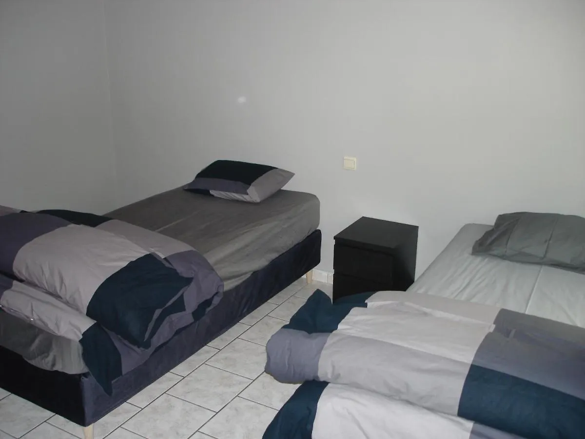 Appartement Courcelles Apartment